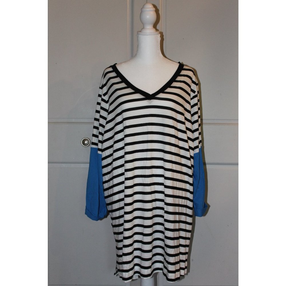 Black Striped Shirt with Blue Sleeves (1X)